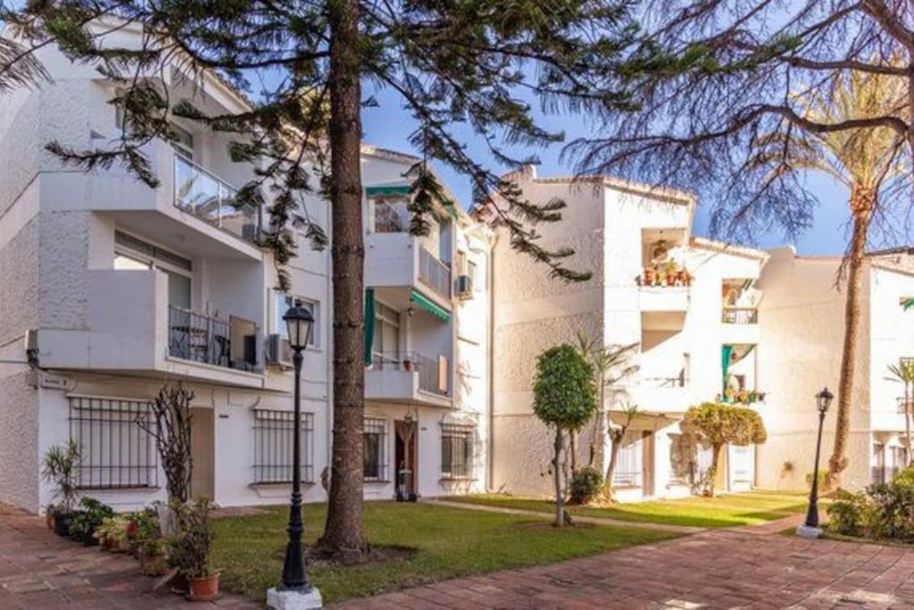 Playa Carihuela By Hdc Apartments Torremolinos Exterior photo